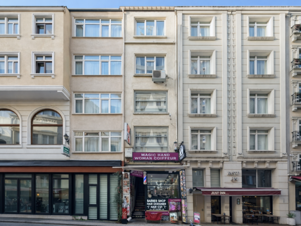 Sirkeci Hocapaşada Oteller Bölgesi Satılık 6 Katlı Ticari Bina